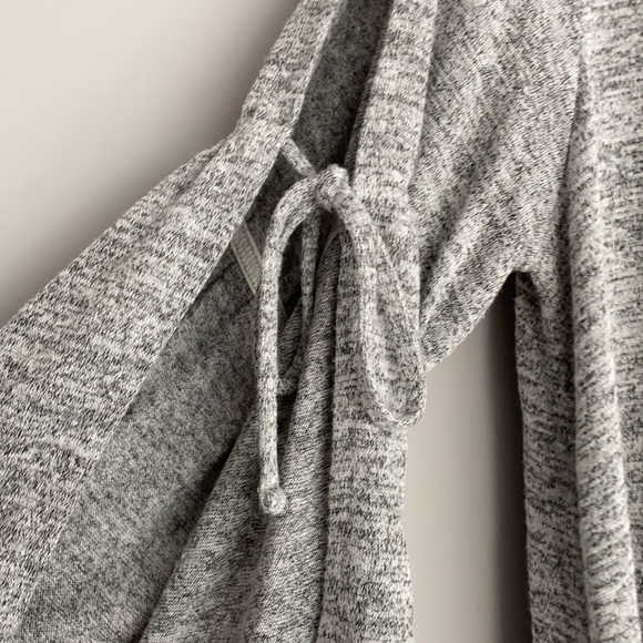 Women’s Loft Cold Shoulder Top - Picture 4 of 4